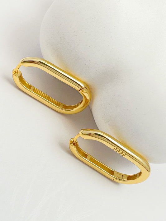 Contemporary s925 silver hoop earrings displayed on a white backdrop, highlighting the modern design.